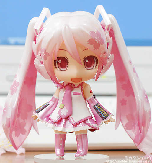 Hatsune Miku In The News: Birthday Girl's New Clothes, Papercraft And ...